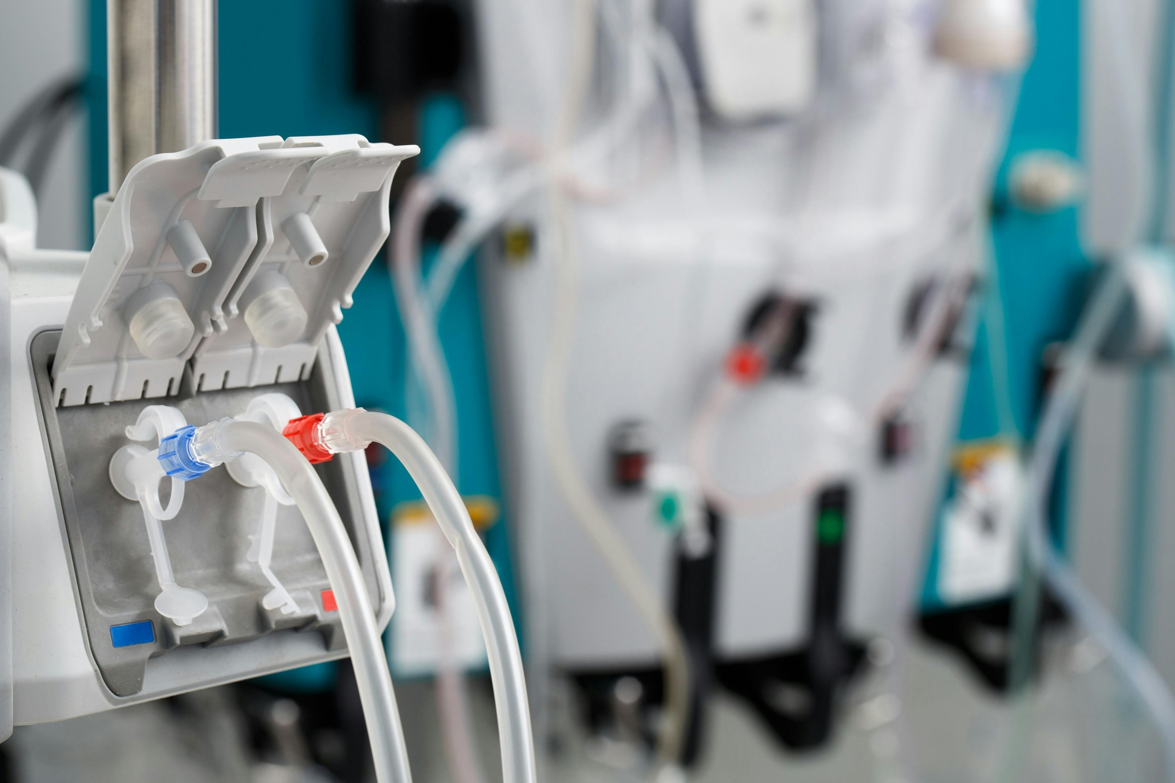 Hemodialysis bloodline tubes in dialysis machine. © zlikovec- stock.adobe.com